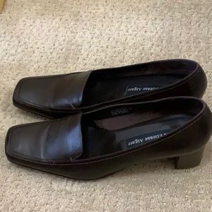 Enzo brown 1 1/2 in heel pump. Like new